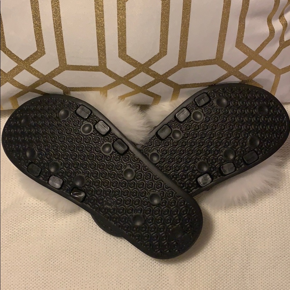 Luxe Furry Slides - Picture 4 of 4